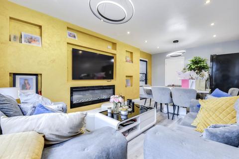 4 bedroom semi-detached house for sale, Raynel Green, Leeds, West Yorkshire, LS16