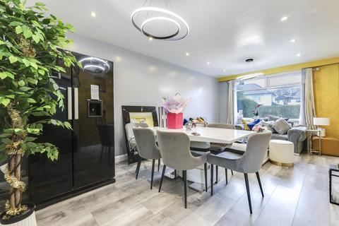 4 bedroom semi-detached house for sale, Raynel Green, Leeds, West Yorkshire, LS16
