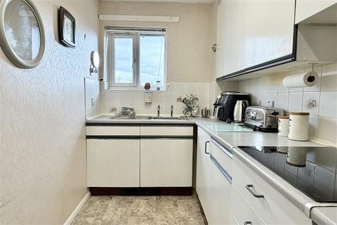 2 bedroom apartment for sale, 41 Sandby Court, Beeston, NG9 4ER
