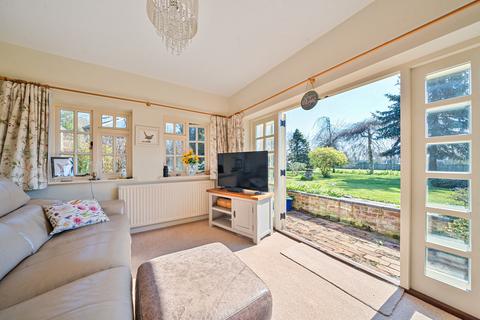 3 bedroom cottage for sale, Bridge Road, Aylesbury, HP18
