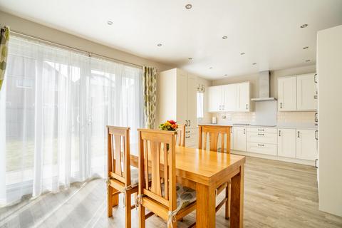 4 bedroom detached house for sale, Farro Drive, York