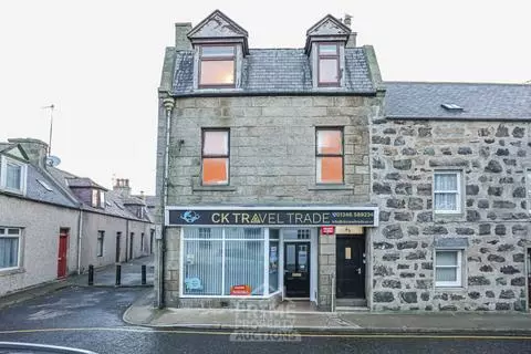 3 bedroom flat for sale