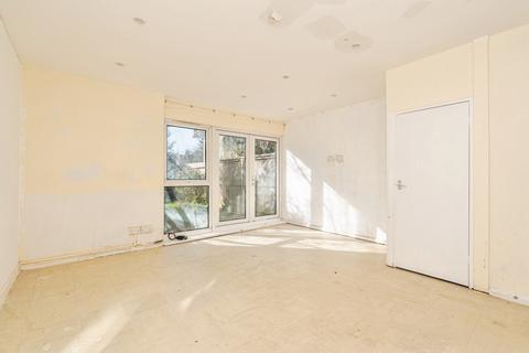2 bedroom end of terrace house for sale, Prairie Road, Addlestone, Surrey, KT15