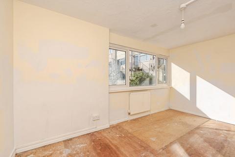 2 bedroom end of terrace house for sale, Prairie Road, Addlestone, Surrey, KT15