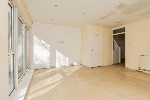 2 bedroom end of terrace house for sale, Prairie Road, Addlestone, Surrey, KT15