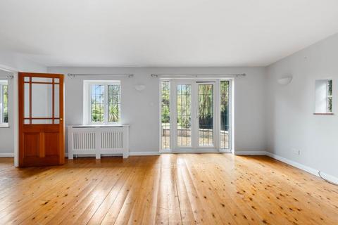 5 bedroom detached house to rent, Morella Close, Wentworth Estate, Virginia Water GU25 4AT