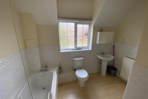 3 bedroom maisonette to rent, Cunningham Avenue, Hatfield
