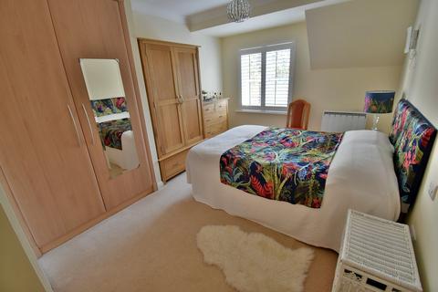 2 bedroom retirement property for sale, Ringwood Road, Ferndown, BH22