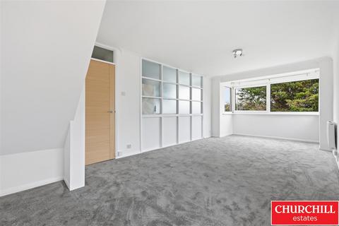 2 bedroom apartment for sale, Trent Court, New Wanstead