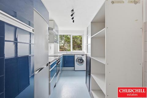 2 bedroom apartment for sale, Trent Court, New Wanstead