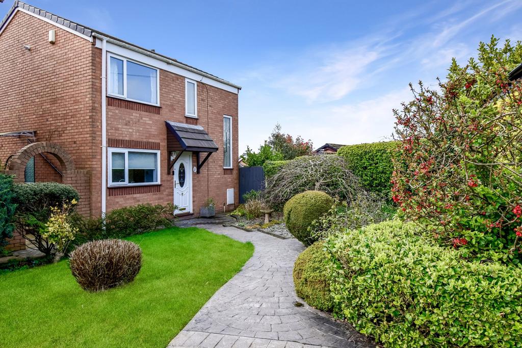 Higher Meadow, Leyland PR25 3 bed detached house for sale - £250,000