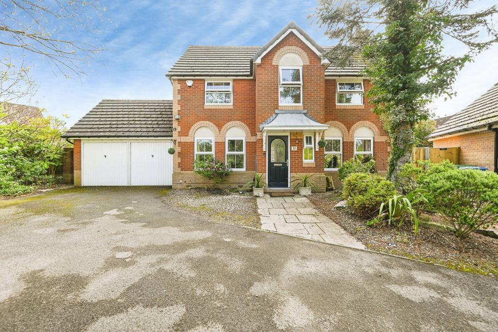4 bedroom detached house for sale