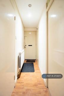 1 bedroom in a flat share to rent, Fawcett Close, London, SW11