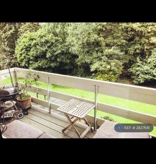 1 bedroom in a flat share to rent, Trafalgar Drive, Walton-On-Thames, KT12