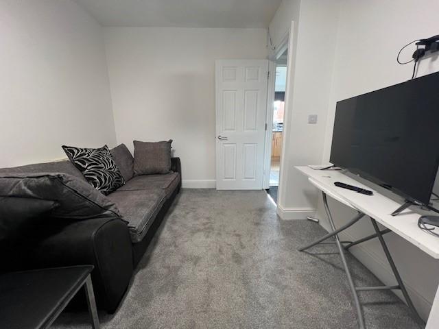 1 bedroom in a house share to rent