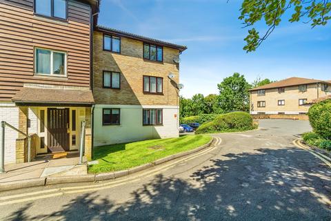 Fairbairn Close, Purley, CR8