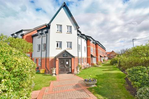 1 bedroom ground floor flat for sale, George Street, Sheringham