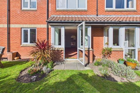 1 bedroom ground floor flat for sale, George Street, Sheringham