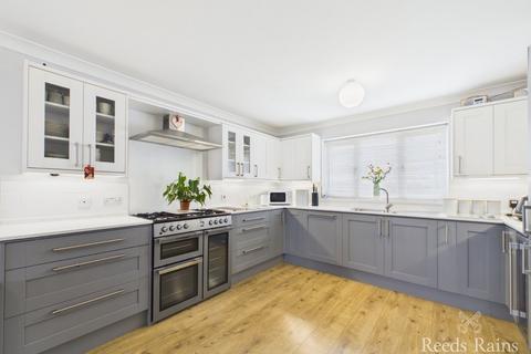 4 bedroom link detached house for sale, Maulson Drive, Hull HU11