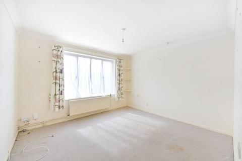 1 bedroom flat for sale, Chichester Close, Hampton, TW12