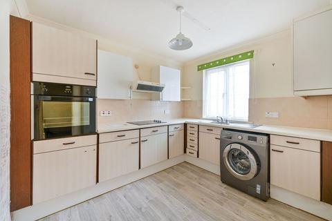 1 bedroom flat for sale, Chichester Close, Hampton, TW12
