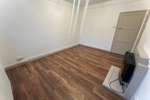2 bedroom flat to rent, Wallington, Surrey SM6