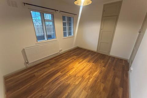 2 bedroom flat to rent, Wallington, Surrey SM6