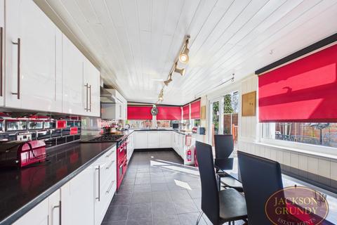4 bedroom detached house for sale, Station Road, Great Billing, NN3 9DS