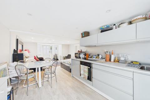 1 bedroom flat to rent, Alma Road, Windsor, Berkshire, SL4
