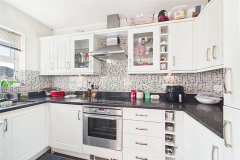 2 bedroom flat for sale, Aphelion Way, Reading, Berkshire, RG2