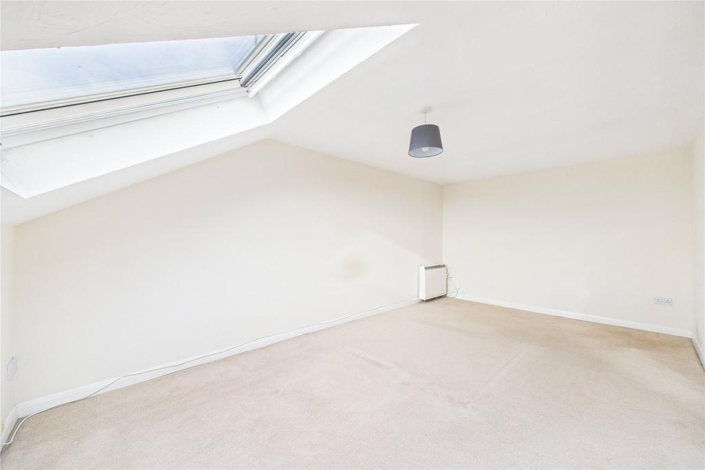 Apartment in Reading - View 5