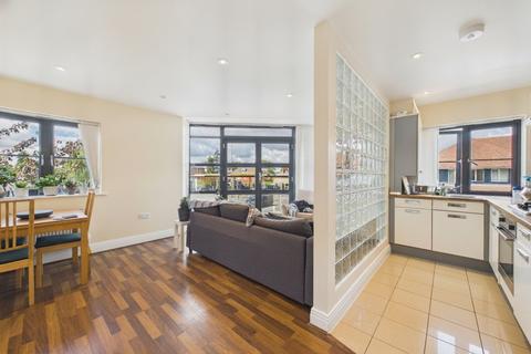 2 bedroom flat to rent, Bonham Court, Robinhood Lane, Winnersh, Berkshire, RG41