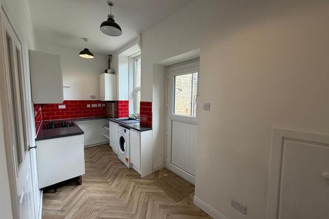 2 bedroom end of terrace house to rent, High Street, Sutton-in-craven
