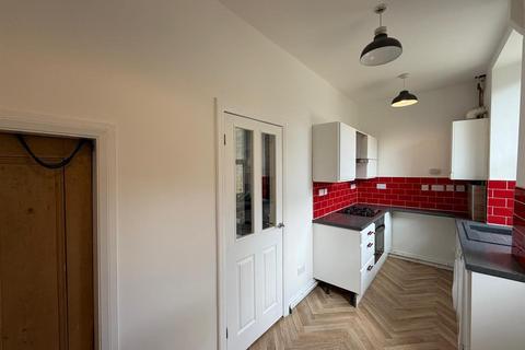 2 bedroom end of terrace house to rent, High Street, Sutton-in-craven