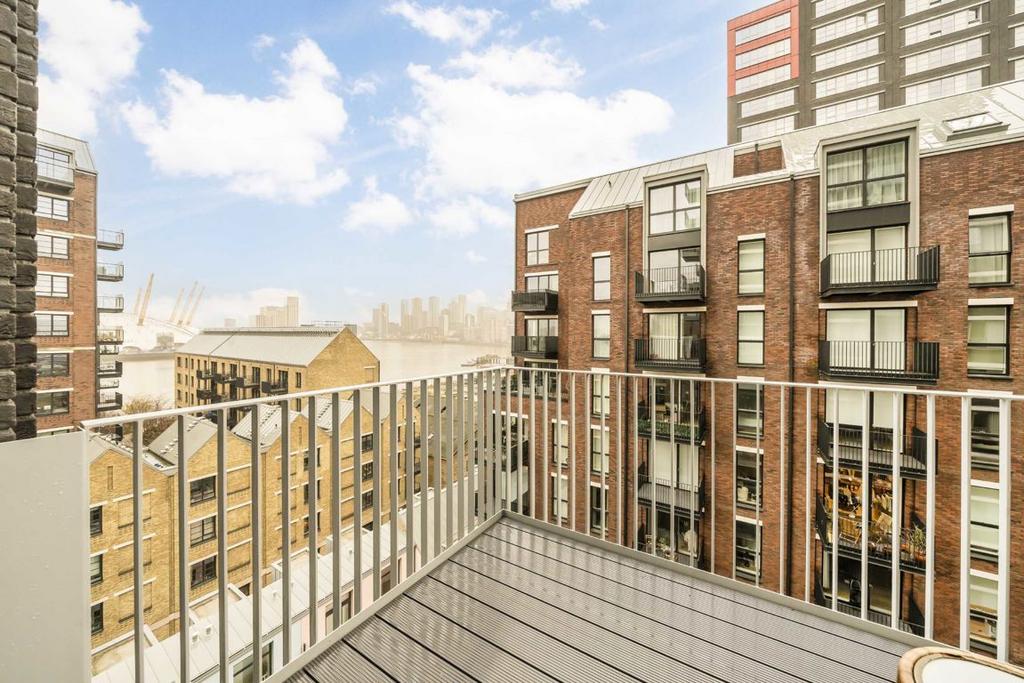 Goodluck Hope Walk, London E14 2 bed flat for sale - £550,000