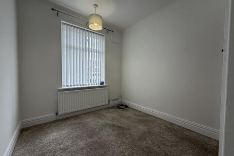 3 bedroom flat to rent, Vicars Lane, Newcastle upon Tyne NE7