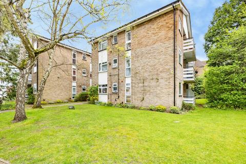 1 bedroom apartment for sale, Upton Lodge Close, Bushey