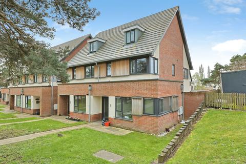 3 bedroom end of terrace house for sale, Le Safferne Gardens, Norwich