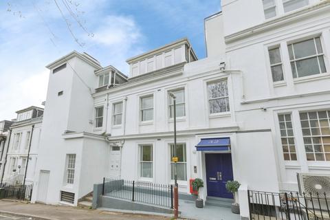 1 bedroom flat for sale, Mount Pleasant Avenue, Tunbridge Wells, Kent, TN1