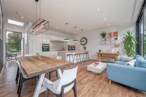 4 bedroom semi-detached house for sale, The Avenue, Newark