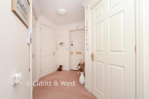 1 bedroom ground floor flat for sale, London Road, Redhill, Surrey