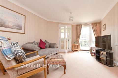 1 bedroom ground floor flat for sale, London Road, Redhill, Surrey