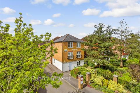 1 bedroom ground floor flat for sale, London Road, Redhill, Surrey