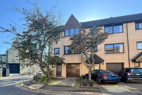 4 bedroom end of terrace house for sale, St. Christophers Avenue, Cambridge