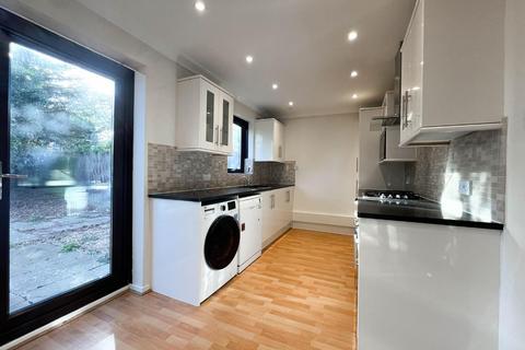 4 bedroom end of terrace house for sale, St. Christophers Avenue, Cambridge