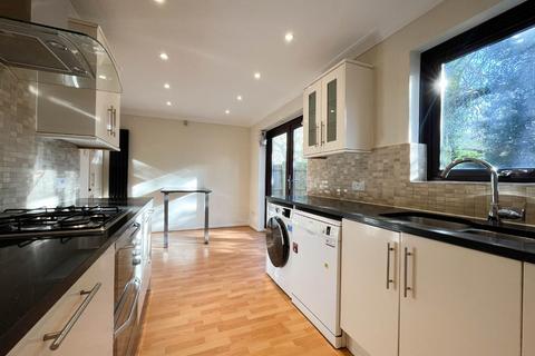 4 bedroom end of terrace house for sale, St. Christophers Avenue, Cambridge