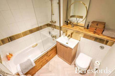 2 bedroom apartment for sale, St. Lawrence Road, Upminster, RM14