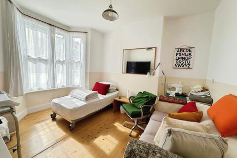 3 bedroom terraced house for sale, Plashet Road, London E13