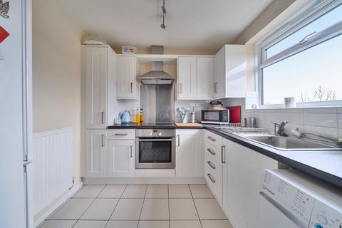 2 bedroom flat for sale, Kingfisher Drive, Surrey GU4