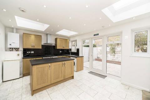 5 bedroom house to rent, Anderton Close, London SE5